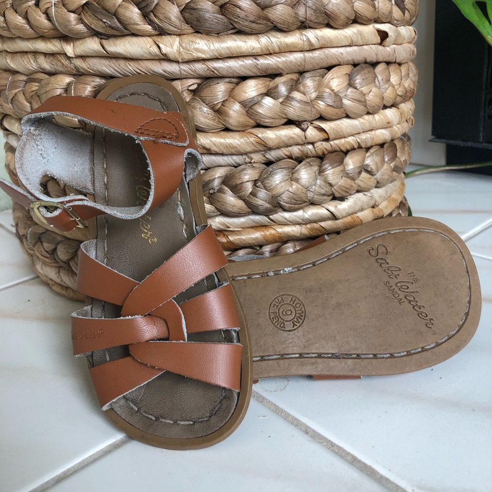 SALT WATER HOY brown kids hoy saltwater sandals size 9